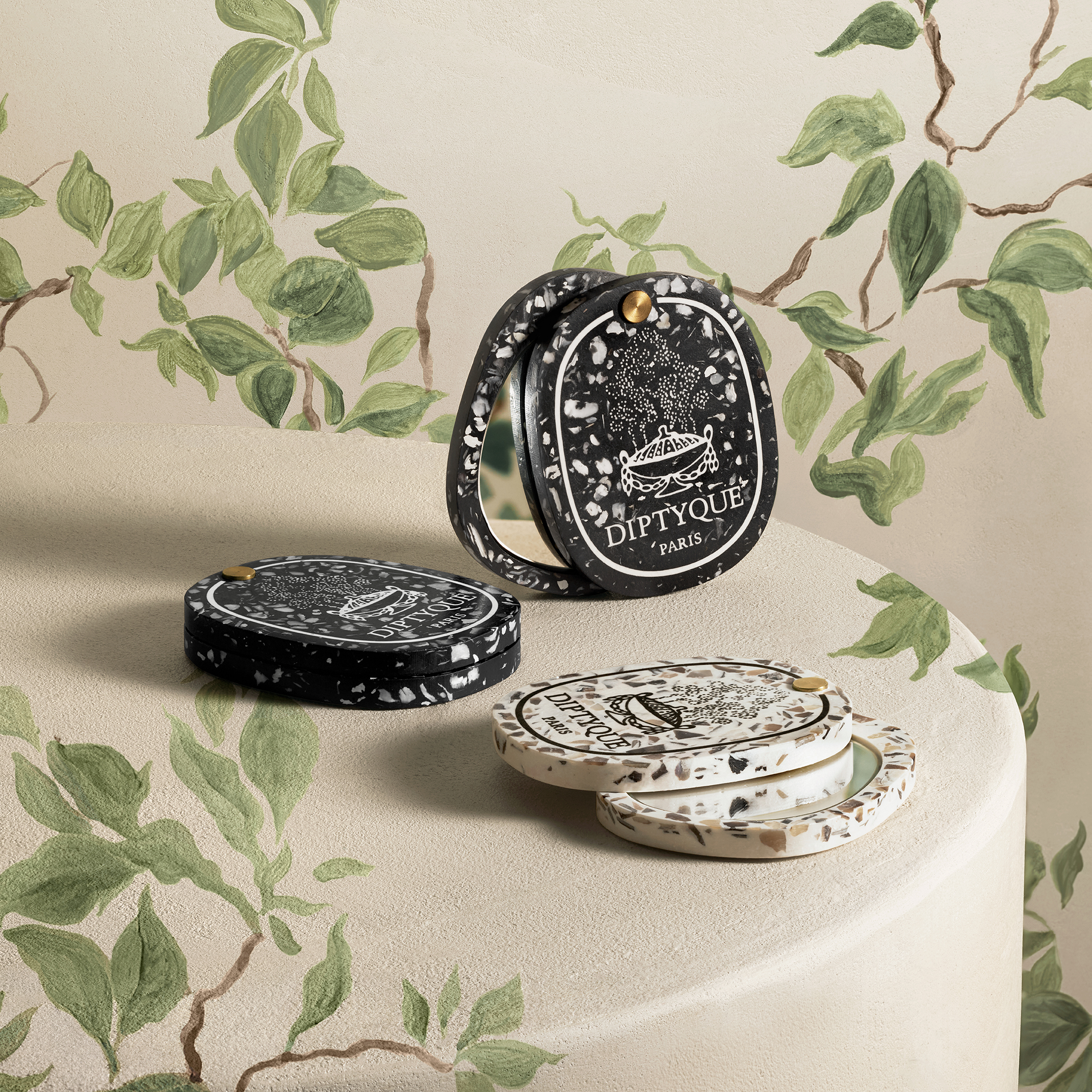 Diptyque貝殼隨身鏡黑_NT$4,700
