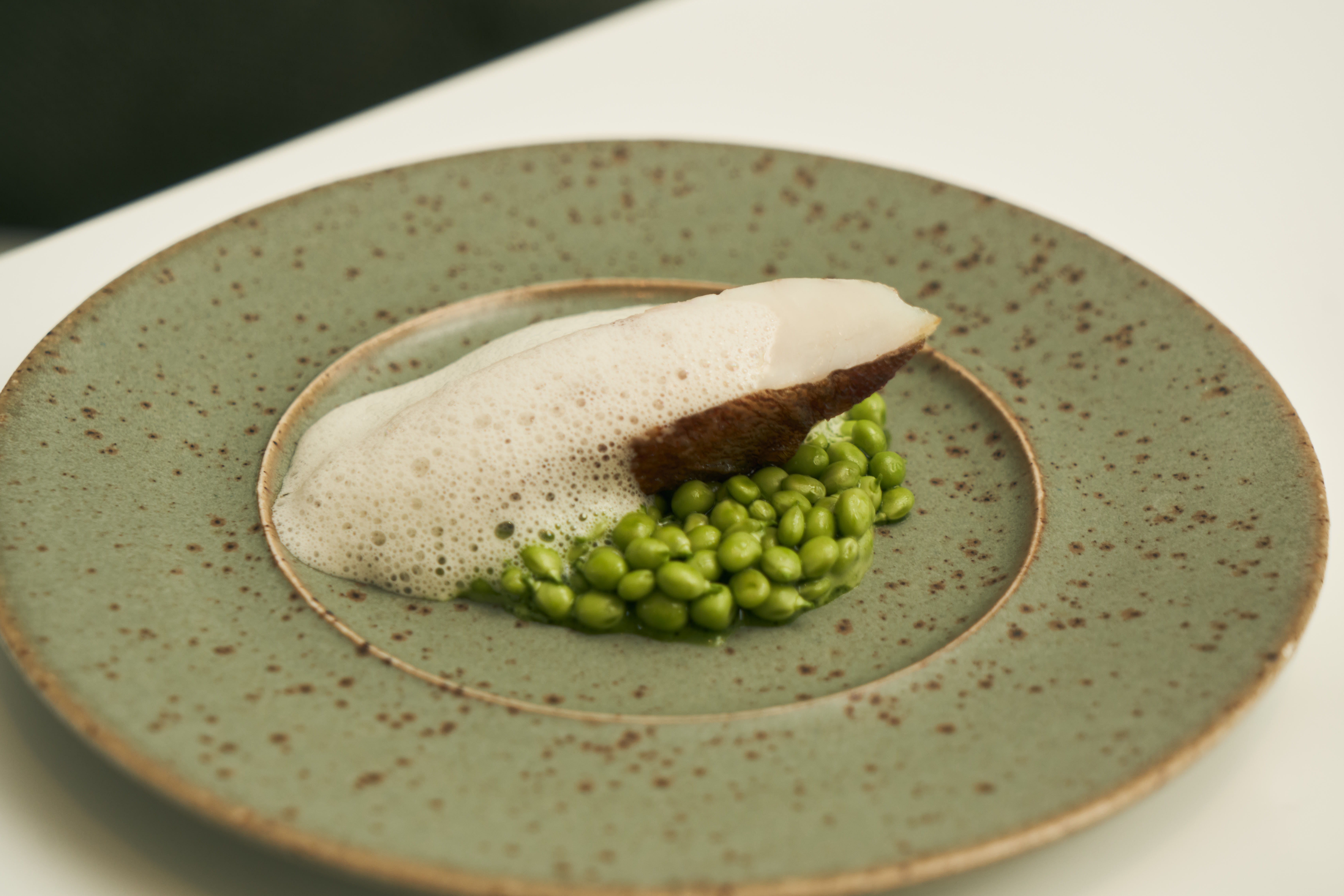Kinmedai with Peas, Collagen Sauce and Clam Foam 金目鯛 甜豆 蛤蜊泡泡