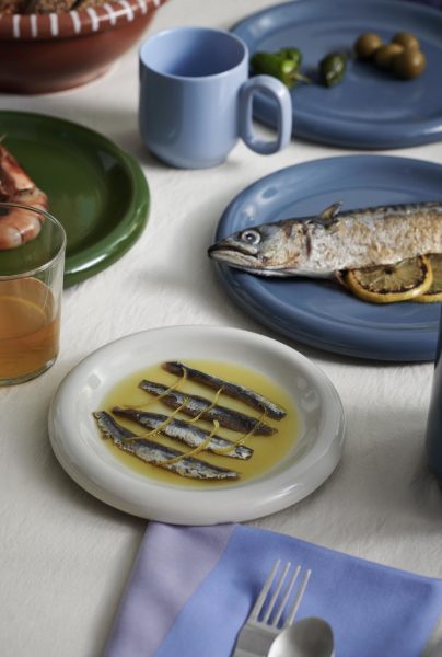 Barro Cup set of 2 light blue_Barro Plate 24 set of 2 dark blue_Barro Plate 18 set of 2 off-white